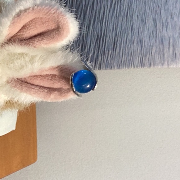 Size 8 blue abalone for the stone.beautiful piece never worn. - Picture 2 of 3